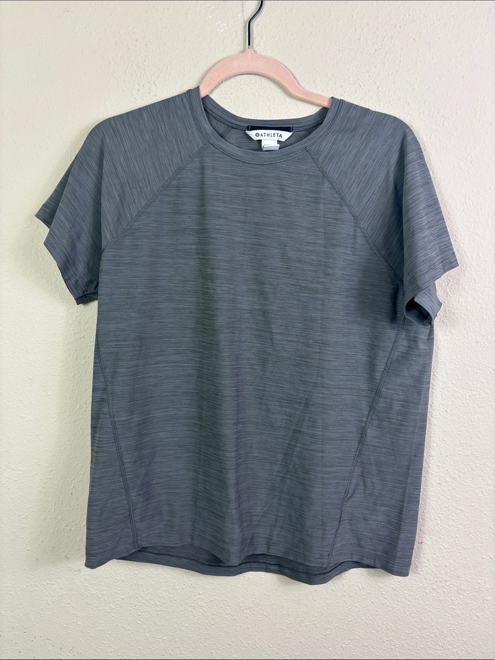 Athleta Ultimate Train Textured Short Sleeve Tee Shirt in Gray size M